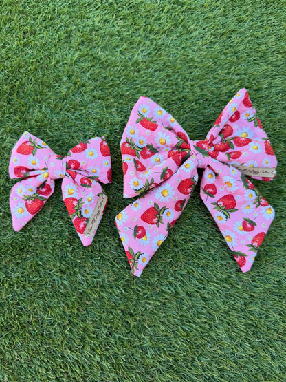 Sailor Bow -  Strawberries on Pink with Dasies